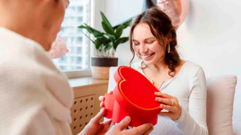 Aprende a cuidar tu presupuesto este Día del Amor y la Amistad: especialista  