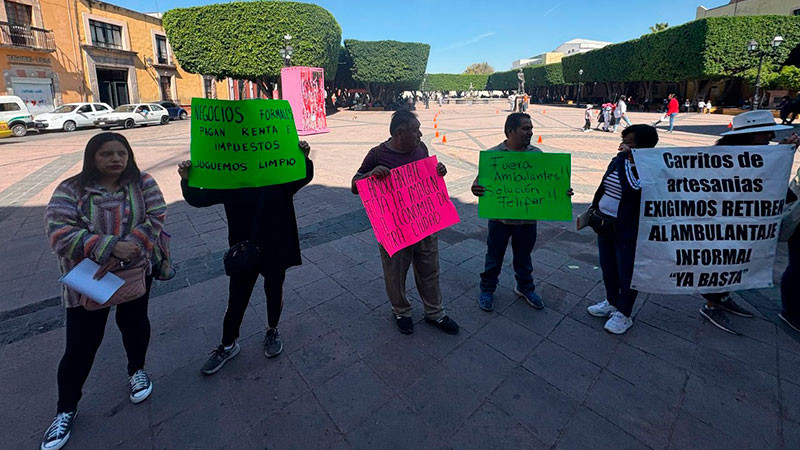 Comerciantes se manifiestan para que se ordene ambulantaje en Querétaro 
