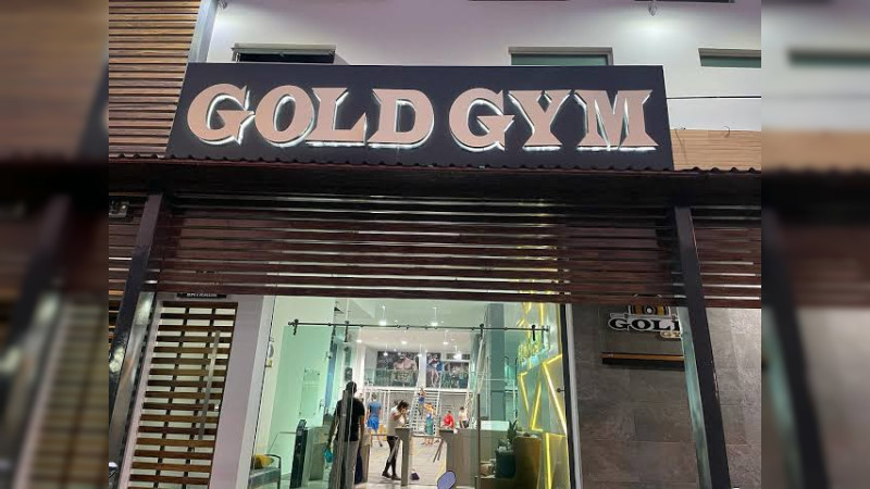 Balean gimnasio “Gold Gym” a tres calles de la Presidencia Apatzingán, Michoacán  