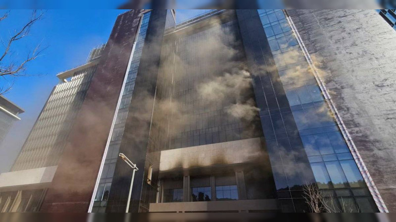 Deja 6 muerto incendio en obra de construcción en Corea del Sur 