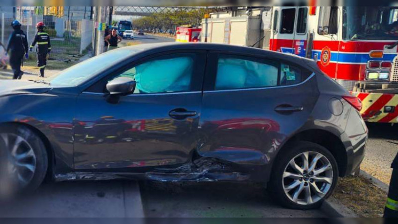 Conductor atropella a persona y ésta pierde una pierna, en Querétaro 