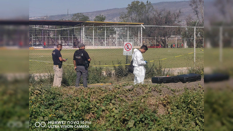 Justo frente a Policía y Tránsito atacaron con arma de fuego a jóvenes, en Morelia, Michoacán 