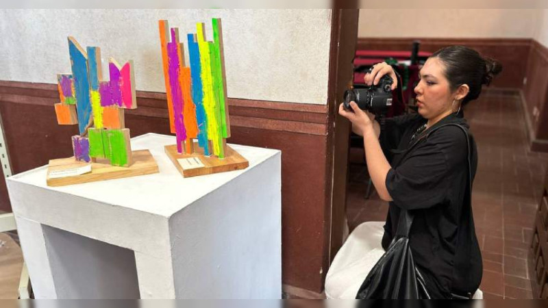 Con la muestra "Constructores de Chacharitas" fue inaugurado el Espacio Expositivo en el CEART