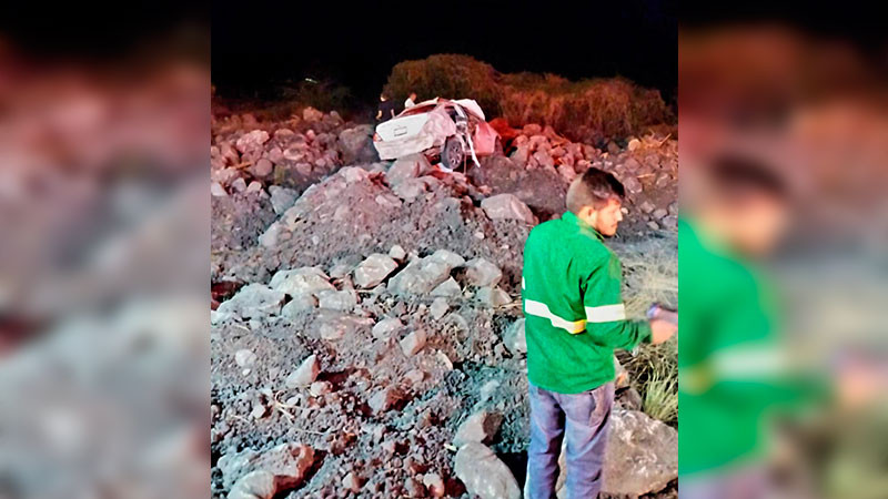 Accidente automovilístico en la Siglo XXI deja tres muertos 