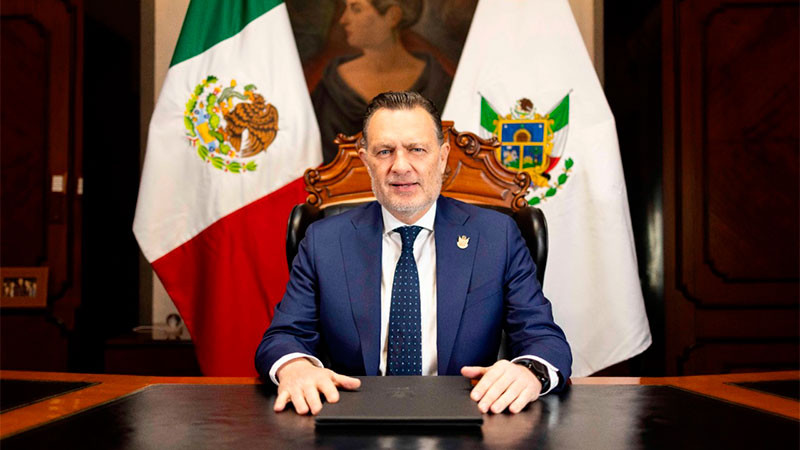 Gobernador de Querétaro enviará iniciativas para prohibir uso de celulares en el sistema educativo  
