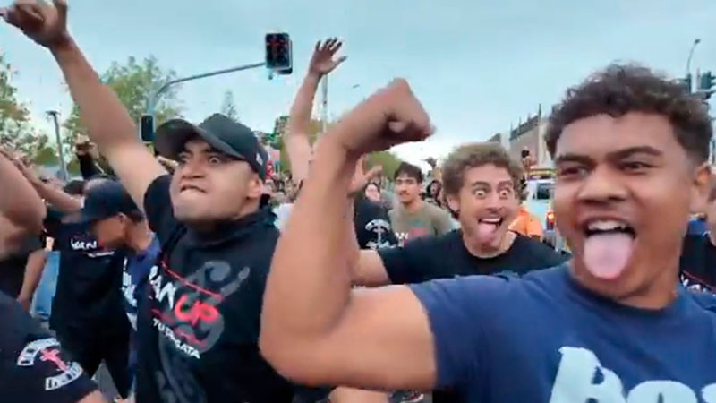 Integrantes de una iglesia fundamentalista interrumpen desfile del orgullo LGBT en Nueva Zelanda 