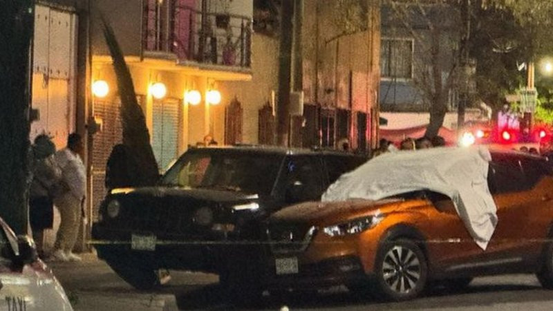 Sujetos a bordo de moto balean a pareja en la Ciudad de México; hay un muerto 