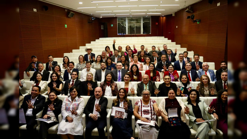 Raúl Morón firma decálogo de Morena; reafirma su compromiso con el movimiento de la 4T