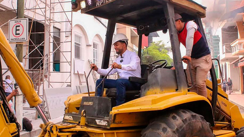 Da inicio Humberto Jiménez a pavimentación, rehabilitación de red de alcantarillado y drenaje de calle Galeana en Los Reyes 