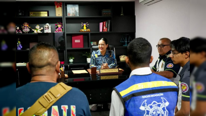 Gobierno de Zacapu apoyará en todo a bomberos, quienes son clave para el bienestar de la población: Mónica Valdez 