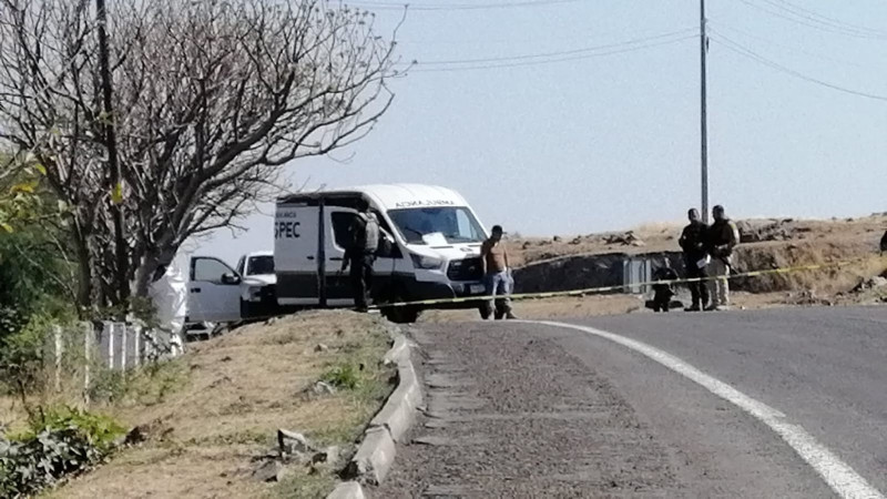 Hallan cadáver maniatado en Cuitzeo, Michoacán  