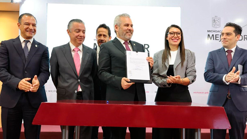 Va reforma constitucional para Gobierno Digital y simplificar trámites: Bedolla 