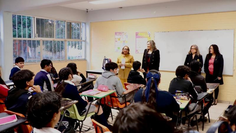 A partir de este jueves, prohibido uso de celular en salones de clase de educación básica en Querétaro 