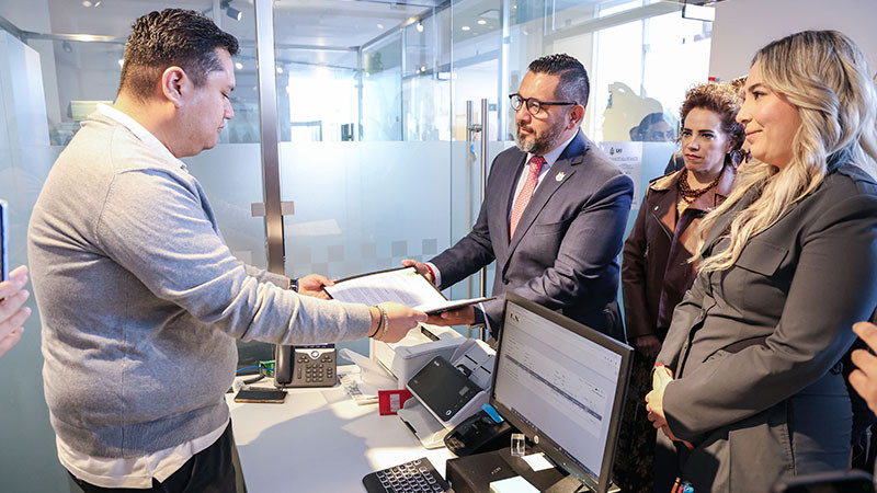 Presenta Gobierno de Querétaro iniciativa en materia de redes sociales digitales a la Legislatura local 