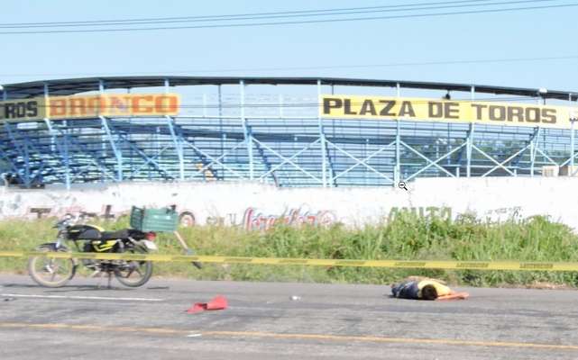 Muere joven motociclista atropellado por vehículo fantasma, en Parácuaro - Foto 2 