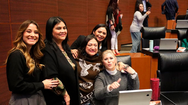 Araceli Saucedo avala en comisiones reforma contra nepotismo y reelección 