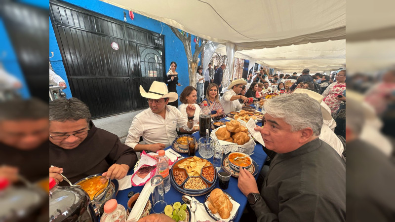 Caldo de buey, platillo que une a El Pueblito, en Querétaro