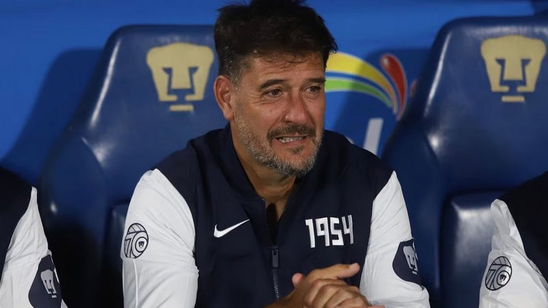 Pumas destituye a su entrenador Gustavo Lema tras malos resultados obtenidos 