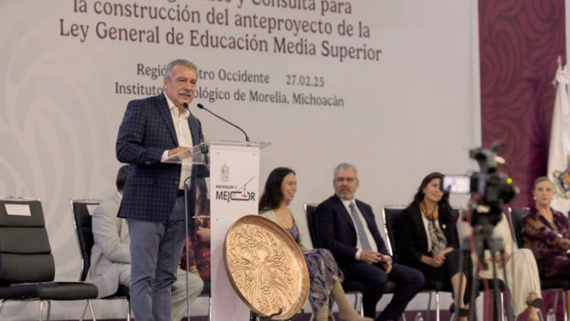 Llama Morón a docentes de Michoacán a cooperar por la transformación de la educación 