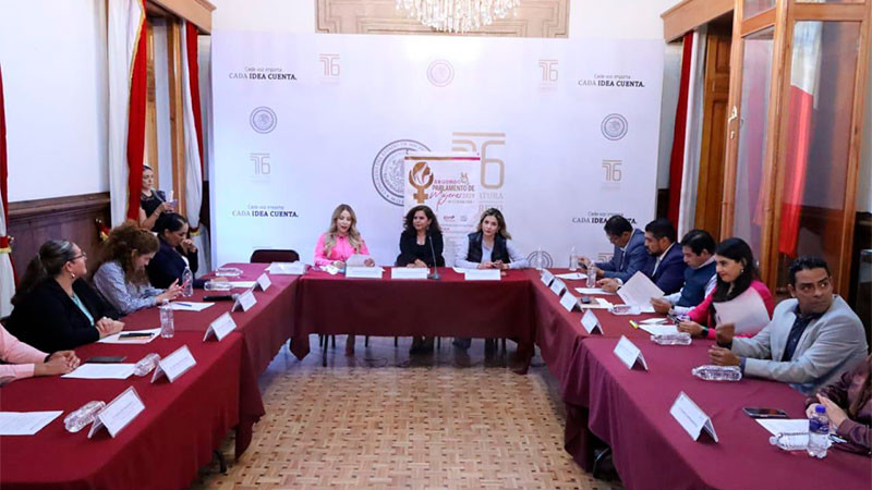  Presentan a las 40 michoacanas que formarán parte del Segundo Parlamento de Mujeres 