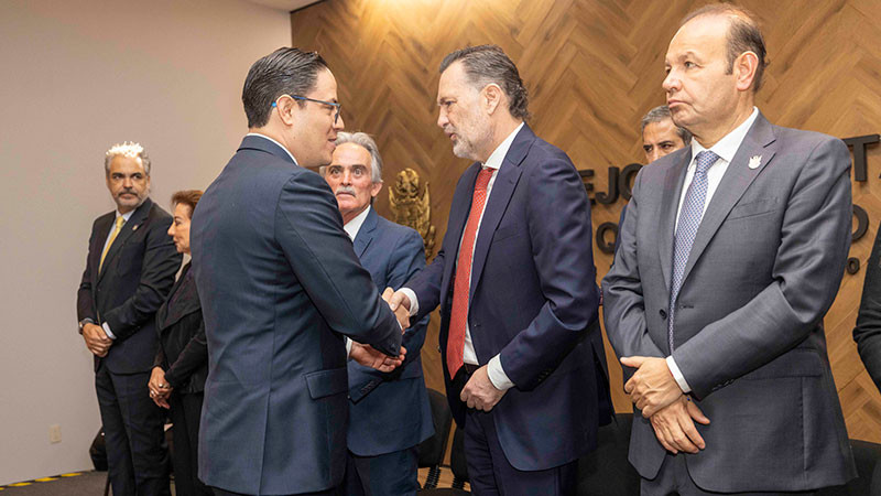 Reconoce Gobernador profesionalismo y actualización de notarios queretanos 