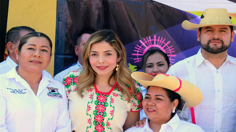 Desde Carácuaro, Brissa Arroyo refrenda compromiso con los municipios 