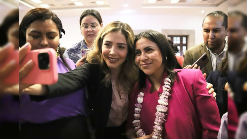 Participa Brissa Arroyo en la Cumbre Latinoamericana de Defensoras Digitales 