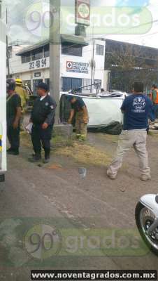 En aparatoso accidente resulta herido un individuo en Tarímbaro, Michoacán - Foto 2 