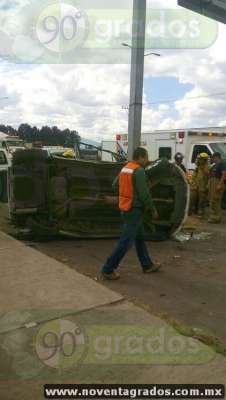 En aparatoso accidente resulta herido un individuo en Tarímbaro, Michoacán - Foto 3 