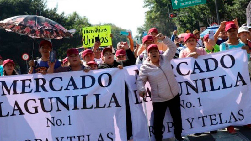 Megamarcha de locatarios colapsa vialidades en CDMX 