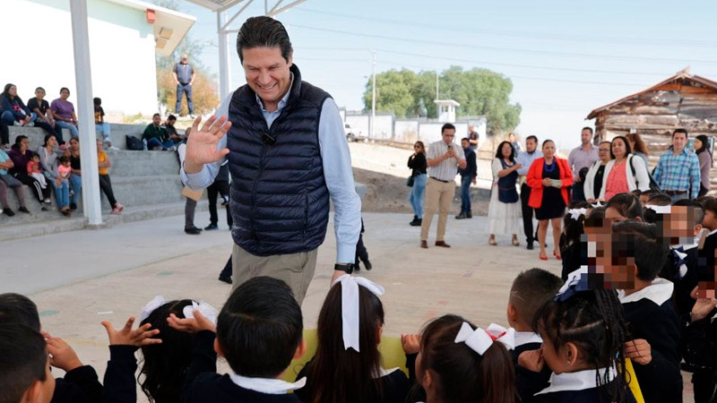 Entrega Gobierno de Alfonso Martínez, apoyo a escuelas públicas de la periferia  