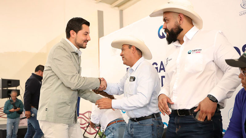 Entrega SEDEA apoyos por sequía en Tequisquiapan y Ezequiel Montes 