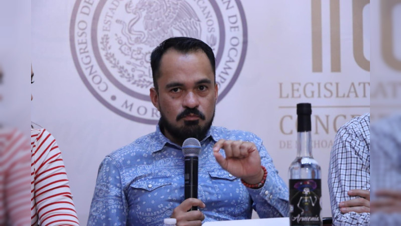 Impulsa Hugo Rangel iniciativa para mejorar producción mezcalera en Michoacán y haya mejores condiciones para el sector
