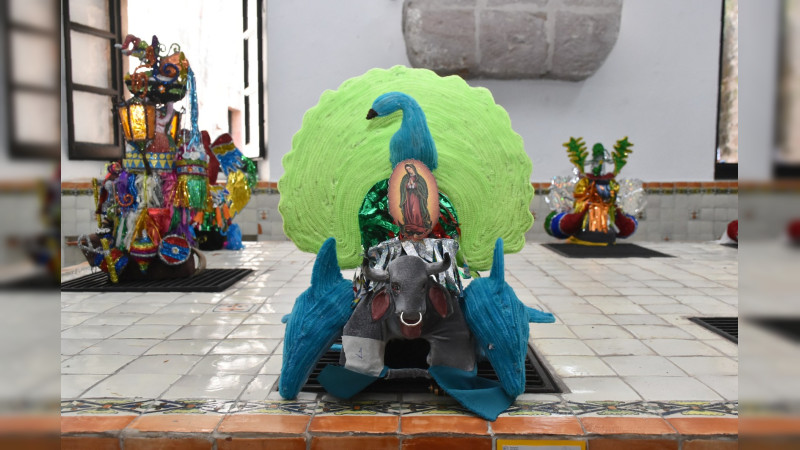 Tradiciones que brillan, visita la muestra de toritos de petate miniatura