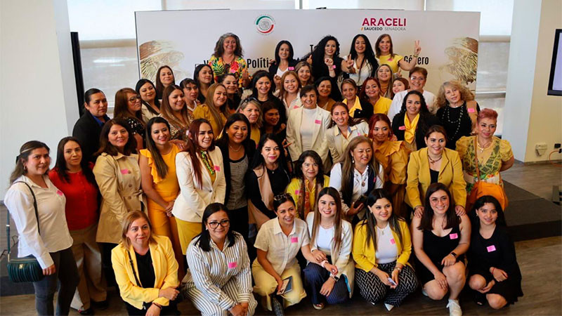 Araceli Saucedo se compromete a luchar por los derechos de las mujeres michoacanas 