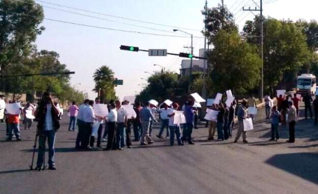 Transportistas bloquean el libramiento Sur de Morelia; exigen solución a conflicto - Foto 0 