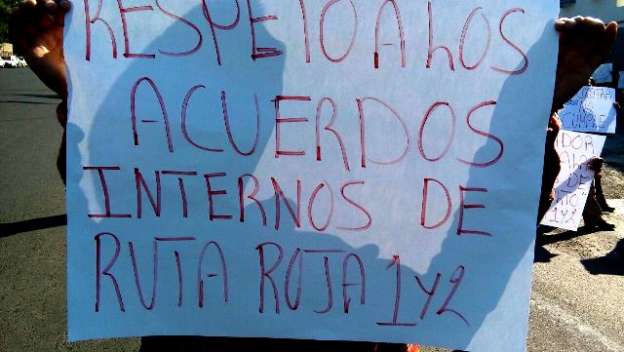Transportistas bloquean el libramiento Sur de Morelia; exigen solución a conflicto - Foto 1 