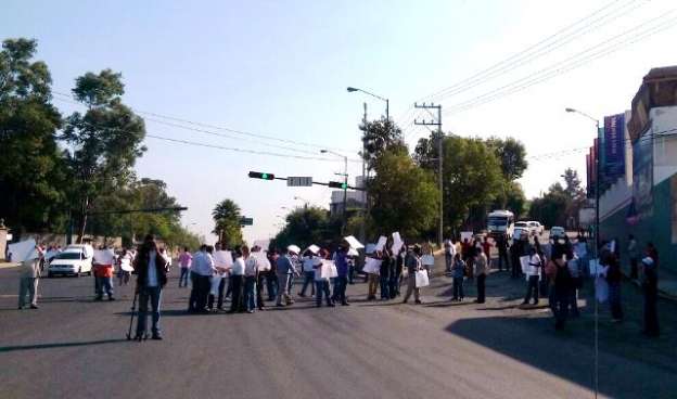 Transportistas bloquean el libramiento Sur de Morelia; exigen solución a conflicto - Foto 2 