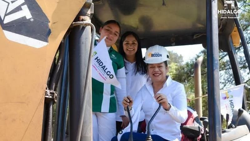 Jeovana Alcántar, da banderazo de inicio a trabajos de construcción de la techumbre, en el Conalep Ciudad Hidalgo 