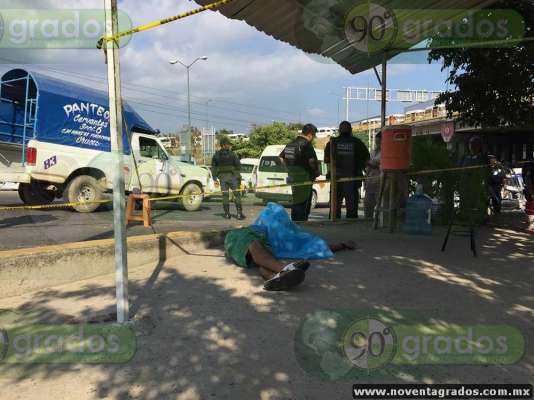 Asesinan a hombre en sitio de taxis de Acapulco - Foto 1 