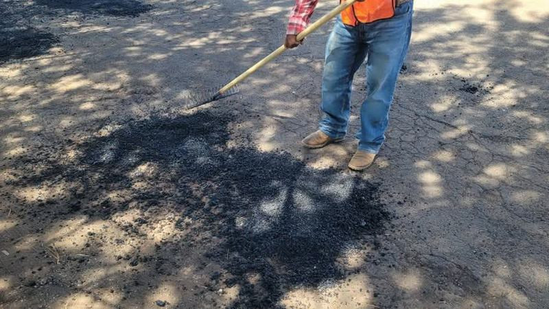 Morelos, Michoacán, inicia con rehabilitación de carreteras intercomunitarias: Julio César Conejo Alejos 