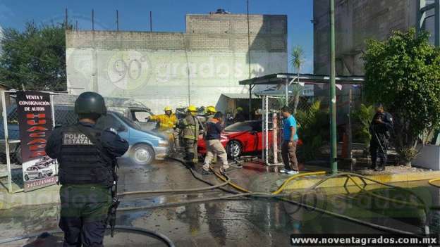 Atacan lote de autos en Chilpancingo: matan a un hombre, hieren a otros dos e incendian seis vehículos - Foto 3 