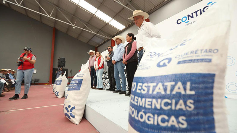 Entrega SEDEA complementos por sequía en Arroyo Seco y Landa de Matamoros, en Querétaro 
