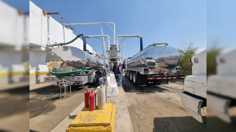 Clausuran 11 tomas clandestinas de agua en Estado de México 