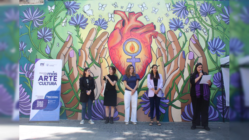 SeCultura Morelia, artistas y colectivas restauraron murales en la Plaza de la Paz