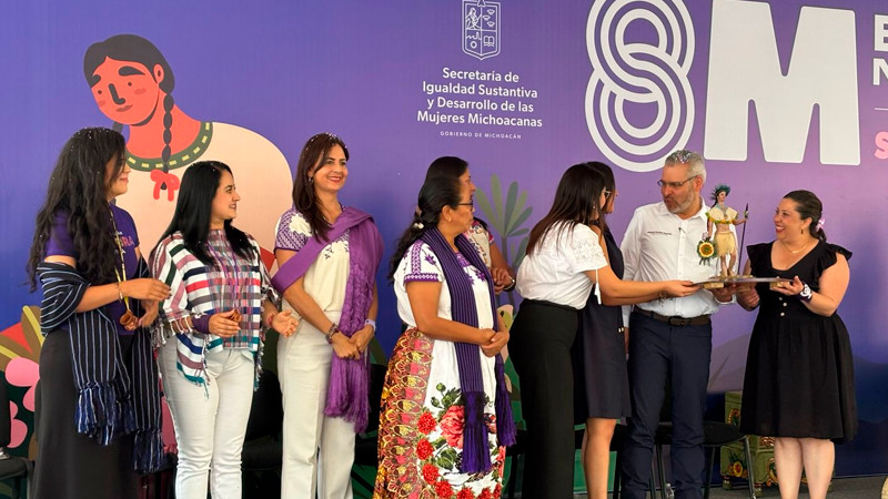 Entregan la Presea Eréndira en Chupícuaro; reconocen la lucha de las mujeres por los derechos de las mujeres 