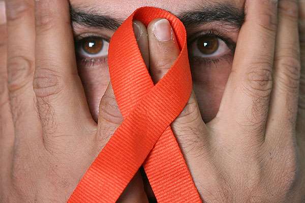 Cada día 30 mexicanos adquieren el VIH: Censida 