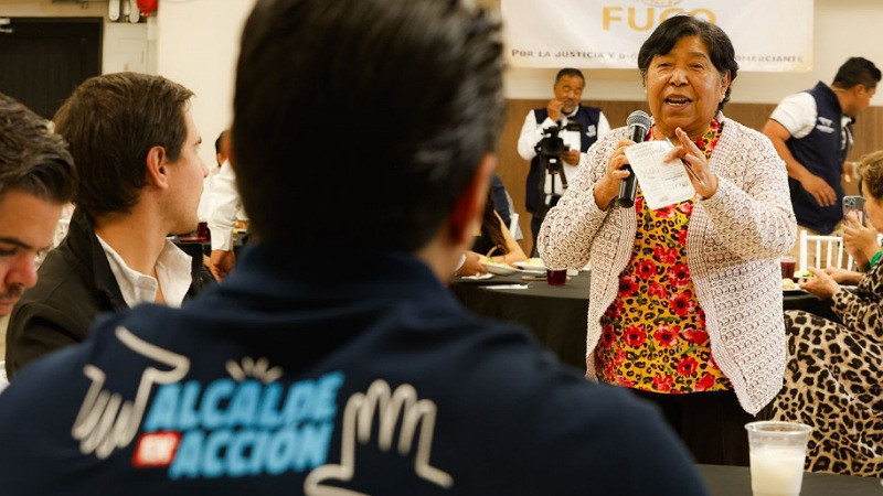 Felifer Macías se reúne con líderes de mercados, tianguis y comercios para conocer sus necesidades 