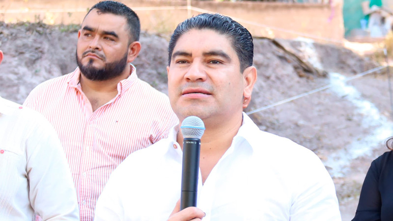 Inicia Pablo Varona la construcción de un parque jardín en Quenchendio  