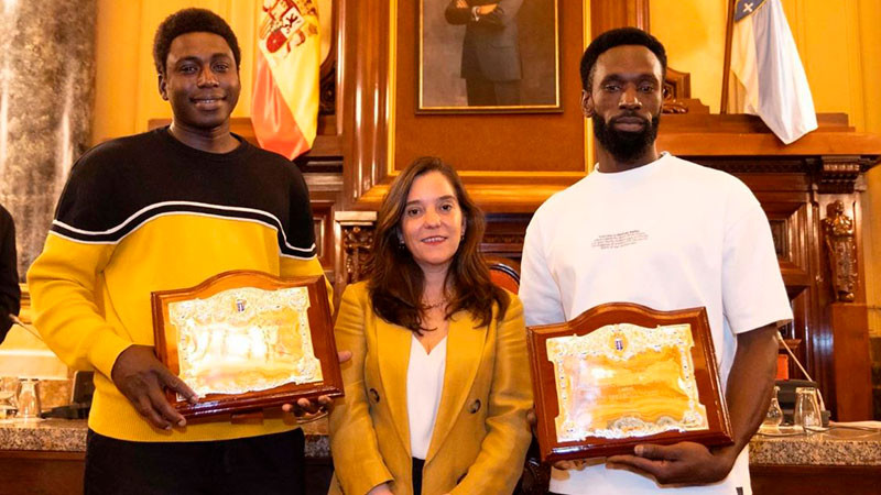 Ciudad española nombró “hijos adoptivos” a senegaleses que intentaron salvar a joven brasileño 